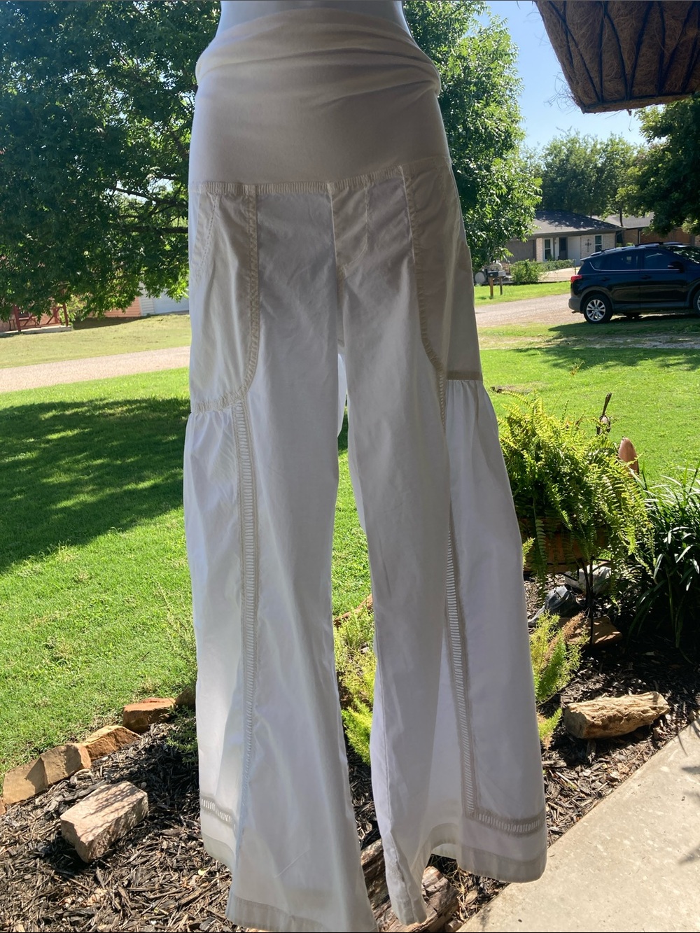 High-Rise White Wide-Leg Cotton Pants. Perfect for summer vacation. - Picture 2 of 13
